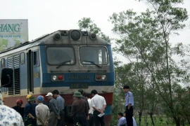 Ôtô khách va chạm tàu hỏa tại Bắc Giang, 9 người bị thương