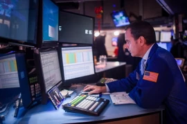 Dow Jones và S&P 500 lập kỷ lục mới nhờ báo cáo của Fed