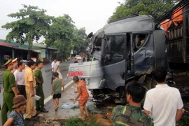 [Photo] "Xe điên" đâm liên tiếp vào 2 nhà dân ở Tuyên Quang