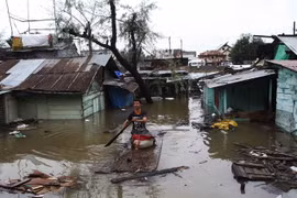 Mưa lớn gây lũ quét khiến 55 người thiệt mạng tại Ấn Độ