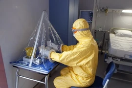 Pháp thử nghiệm một loại biệt dược đối với nữ y tá nhiễm Ebola