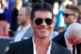 Hạnh phúc làm cha, Simon Cowell làm từ thiện 1,6 triệu bảng