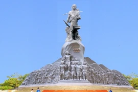 Xây tượng đài, đền thờ Anh hùng tại tỉnh Đắk Nông và Bình Định