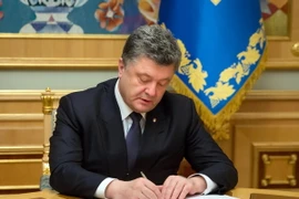 Tổng thống Ukraine trình quốc hội dự thảo về thiết quân luật