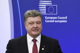 Mỹ và Ukraine tố cáo Nga triển khai vũ khí hạng nặng tới Donbass