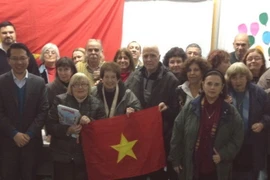 Bạn bè Argentina tham gia buổi nói chuyện về Việt Nam. (Ảnh: Diệu Hương/Vietnam+)