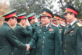 Thượng tướng Ngô Xuân Lịch chúc Tết một số đơn vị quân đội