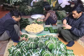 Phong tục đón Tết của người Việt Nam hấp dẫn người dân Lào