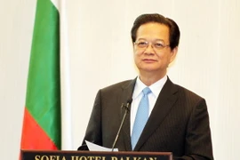 Thủ tướng Nguyễn Tấn Dũng phát biểu tại buổi đối thoại. (Ảnh: Đức Tám/TTXVN)