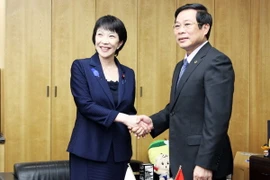 Bộ trưởng Bộ Thông tin và Truyền thông Nguyễn Bắc Son gặp Bộ trưởng Bộ Nội vụ và Thông tin Nhật Bản Sanae Takaichi trước hội đàm ngày 7/7. (Ảnh: Hữu Thắng/Vietnam+)