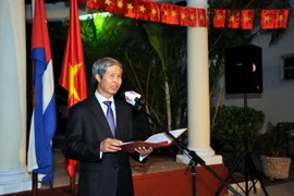 Đại sứ Việt Nam tại Cuba Dương Minh đọc diễn văn tại lễ kỷ niệm. (Ảnh: Lê Hà/TTXVN)