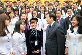 Chủ tịch nước gặp mặt những đại biểu sinh viên tiêu biểu