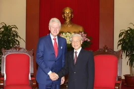 Tổng Bí thư Nguyễn Phú Trọng tiếp cựu Tổng thống Mỹ Bill Clinton thăm và làm việc tại Việt Nam. (Ảnh: Trí Dũng/TTXVN)