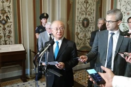 Tổng Giám đốc Cơ quan Năng lượng nguyên tử quốc tế (IAEA) Yukiya Amano (giữa). (Ảnh: AFP/TTXVN)