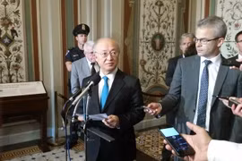 Tổng Giám đốc Cơ quan Năng lượng nguyên tử quốc tế (IAEA) Yukiya Amano (giữa). (Ảnh: AFP/TTXVN)