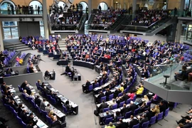 Toàn cảnh một phiên họp của Quốc hội ở Berlin. (Ảnh: AFP/TTXVN)