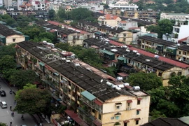 Một góc khu tập thể Trung Tự thuộc quận Đống Đa - một trong các khu tập thể cũ, chất lượng đã xuống cấp. (Ảnh: Tuấn Anh/TTXVN)