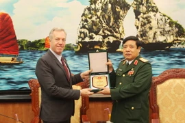 Đại tướng Phùng Quang Thanh tiếp Đại sứ Hoa Kỳ Ted Osius