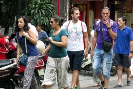 Khách du lịch nước ngoài. (Ảnh minh họa: Thanh Hà/TTXVN)