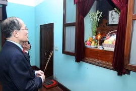 Chủ tịch QH dâng hương, tưởng nhớ Bác Hồ tại Di tích Nhà 67