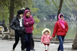 Hầu khắp các vùng ngày nắng, đề phòng lốc xoáy trên biển