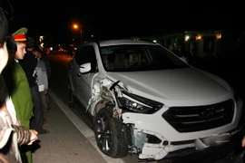 Xe tải mất lái tông thẳng vào ôtô 7 chỗ, 4 người thoát nạn