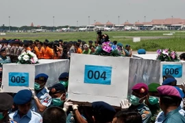 Tập trung tìm kiếm thân máy bay và hộp đen của QZ8501