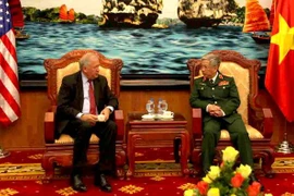 Thượng tướng Nguyễn Chí Vịnh tiếp cố vấn Ngoại trưởng Hoa Kỳ 