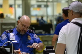 Kiểm tra ở khu vực sàng lọc TSA tại Sân bay Quốc tế Hartsfield-Jackson Atlanta. (Nguồn: washingtonpost.com)