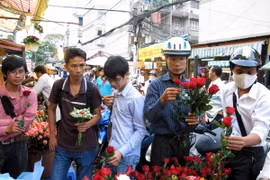 TP.HCM: Thị trường quà tặng ngày Lễ tình nhân trầm lắng