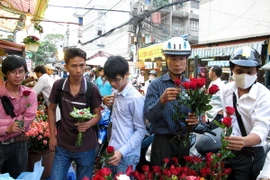 TP.HCM: Thị trường quà tặng ngày Lễ tình nhân trầm lắng