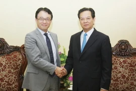 Thủ tướng Nguyễn Tấn Dũng tiếp Giám đốc Ngân hàng Phát triển Châu Á (ADB) tại Việt Nam ông Tomoyuki Kimura. (Ảnh: Phương Hoa/TTXVN)