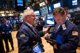 Cổ phiếu ngành năng lượng tiếp đà cho chứng khoán Mỹ đi lên