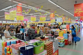 Hàng Việt Nam được bày bán tại siêu thị ở TP.HCM. (Ảnh: Thanh Vũ/TTXVN)