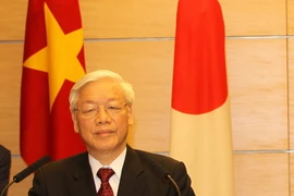 Tổng Bí thư Nguyễn Phú Trọng và Thủ tướng Nhật Bản Shinzo Abe họp báo chung. (Ảnh: Trí Dũng/TTXVN)
