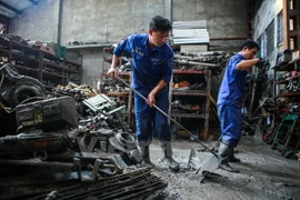 Một tuần nữa, khoảng 4.000 công nhân ở mỏ Mông Dương sẽ được nghỉ việc, có nguy cơ bị chuyển sang chỗ làm khác. (Ảnh: Minh Sơn/Vietnam+)