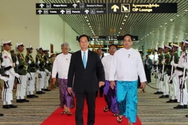 Quang cảnh lễ đón Thủ tướng Nguyễn Tấn Dũng tại sân bay Nay Pyi Taw. (Ảnh: Đức Tám/TTXVN)