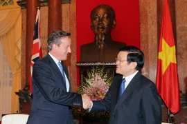 Chủ tịch nước Trương Trương Tấn Sang tiếp Thủ tướng Liên hiệp Vương quốc Anh và Bắc Ireland David Cameron. (Ảnh: Nguyễn Khang/TTXVN)