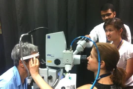 Bệnh viện bay Orbis điều trị miễn phí các bệnh về mắt ở Huế