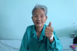 Phẫu thuật thay khớp thành công cho bệnh nhân gần 100 tuổi