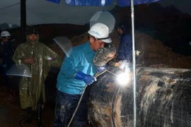 Tỉnh Quảng Ninh đang khẩn trương thi công đường ống dẫn nước sạch mới. (Ảnh: Nguyễn Hoàng/TTXVN)