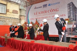 Công ty Hòa Bình cất nóc dự án Chung cư GEMS tại Myanmar 