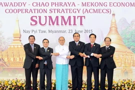 Các Trưởng đoàn chụp ảnh chung. (Ảnh: Đức Tám/TTXVN)