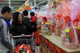 Giỏ quà Tết: Siêu thị chiếm lĩnh thị trường với nhiều dịch vụ 