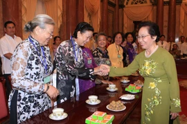 Phó Chủ tịch nước Nguyễn Thị Doan cũng các đại biểu. (Ảnh: Doãn Tấn/TTXVN)