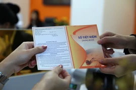 Thời gian gần đây một số khách hàng tố cáo bị mất tiền trong sổ tiết kiệm. Ảnh minh họa. (Ảnh: Trần Việt/TTXVN)