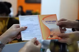 Thời gian gần đây một số khách hàng tố cáo bị mất tiền trong sổ tiết kiệm. Ảnh minh họa. (Ảnh: Trần Việt/TTXVN)