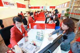 Khách hàng giao dịch tại HDBank. (Nguồn: HDBank)