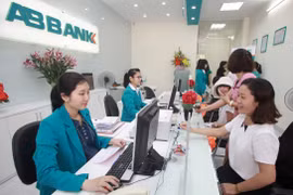 Giao dịch tại ABBANK. (Nguồn: ABBANK)