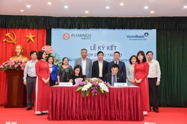 Đại diện hai bên ký kết hợp đồng đầu tư trị giá 1.500 tỷ đồng. (Nguồn: VietinBank)